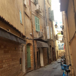 La Petit Maison du Bonheur, Cannes